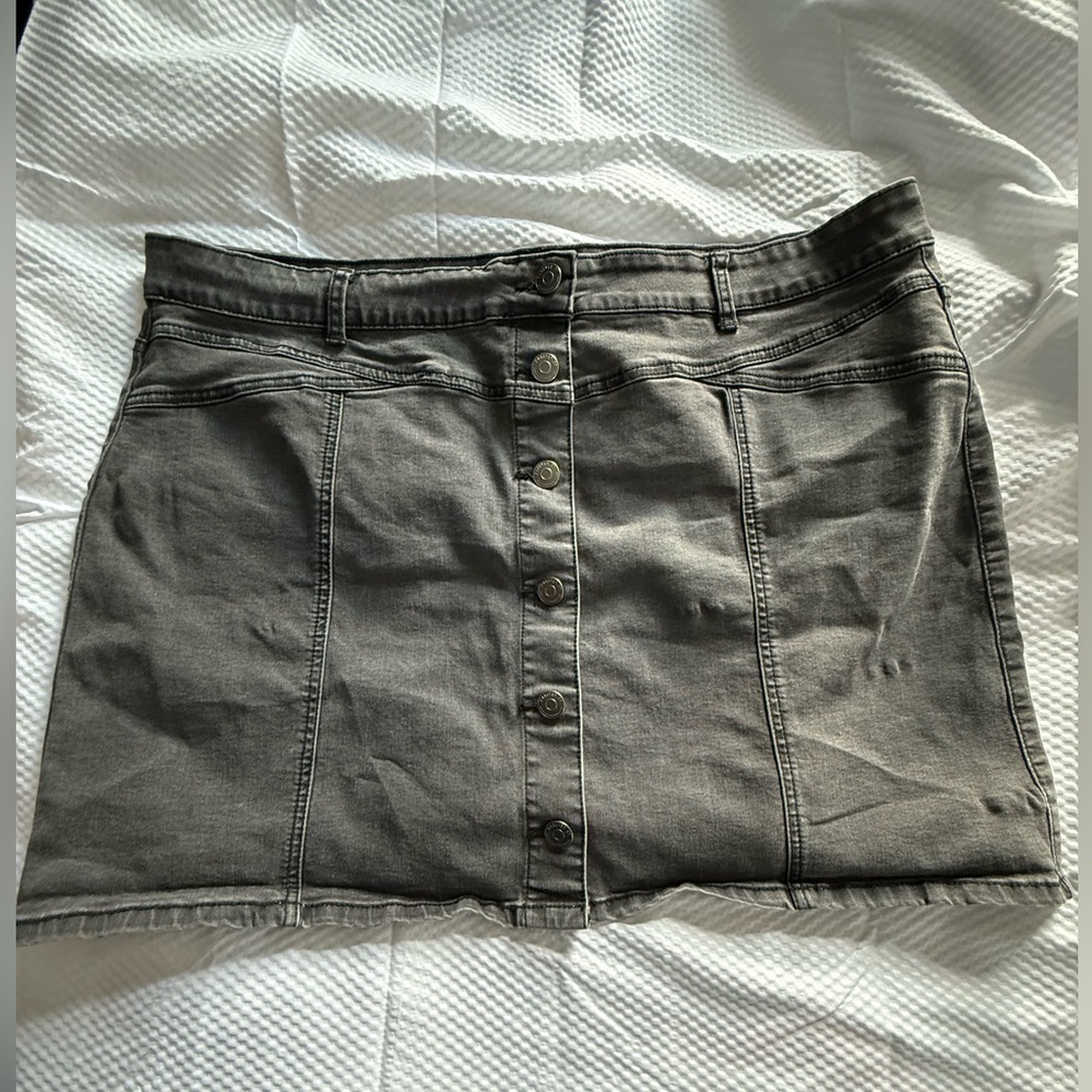 Forever 21 Gray Button-Front Denim Mini Skirt
